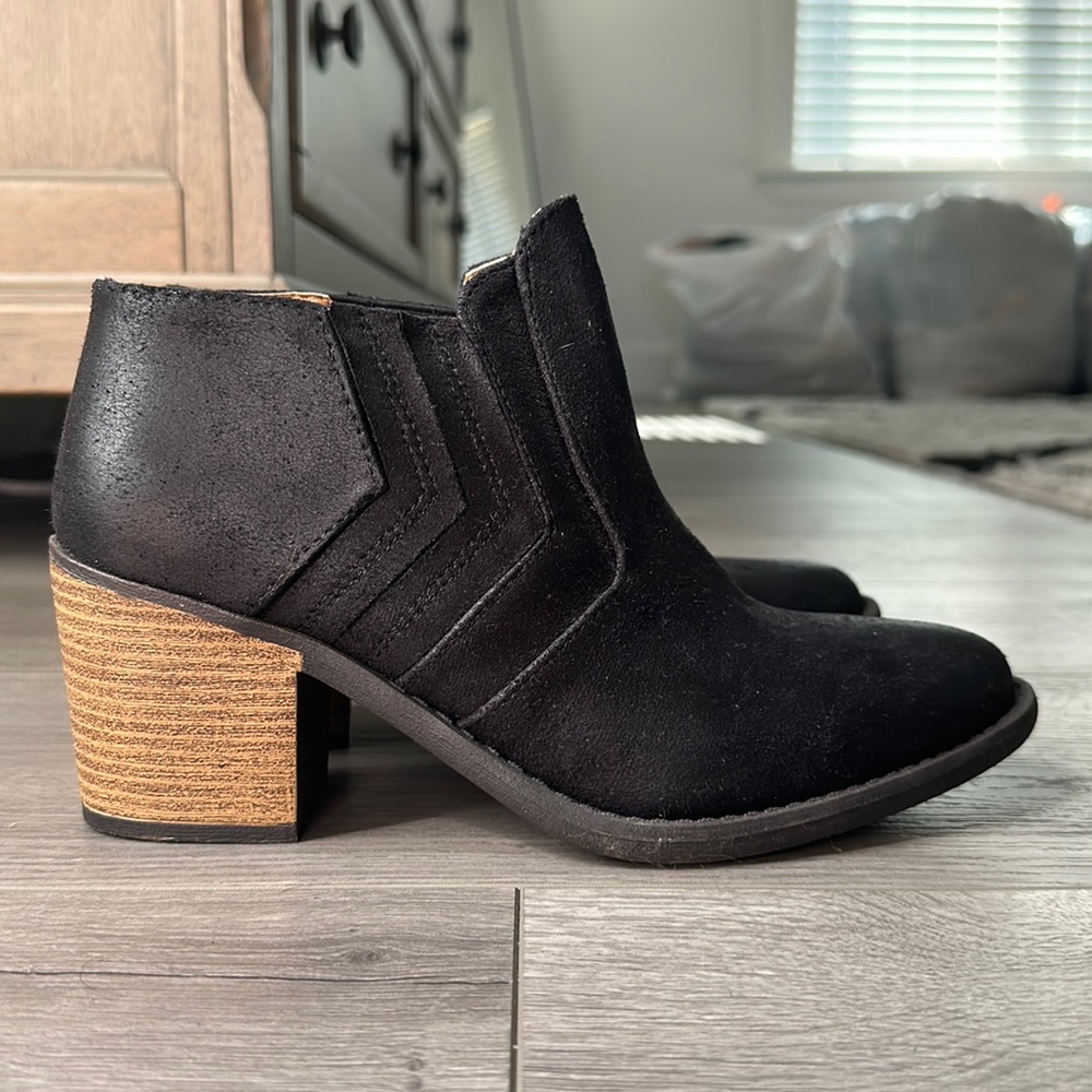 Qupid ankle booties black